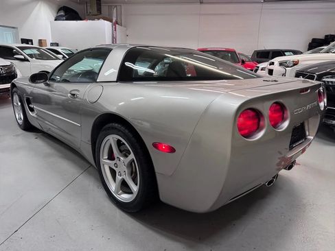 Used 2000 Chevrolet Corvette Coupe w/ Roof Pkg RWD image 5