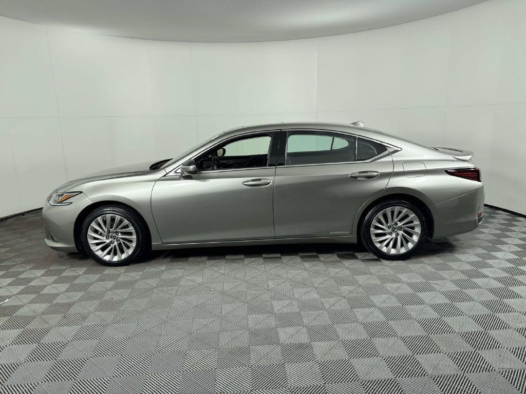 Used 2021 Lexus ES 300h w/ Accessory Package 2 FWD image 11