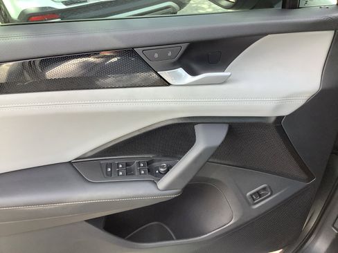 New 2025 Volkswagen Tiguan SE image 28