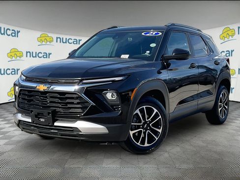 Used 2025 Chevrolet TrailBlazer LT image 3