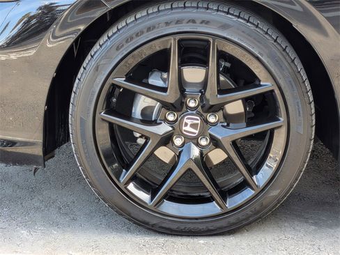 Used 2025 Honda Civic Sport image 29