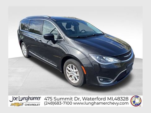 Used 2020 Chrysler Pacifica Touring-L FWD image 1