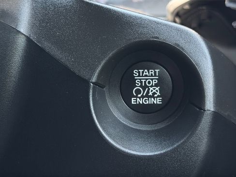 Used 2021 Jeep Compass Latitude w/ Sun and Sound Group AWD/4WD image 16