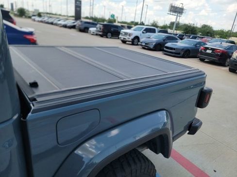 Used 2025 Jeep Gladiator Sport AWD/4WD image 3