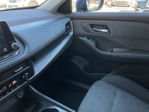 Used 2023 Nissan Rogue SV image 34