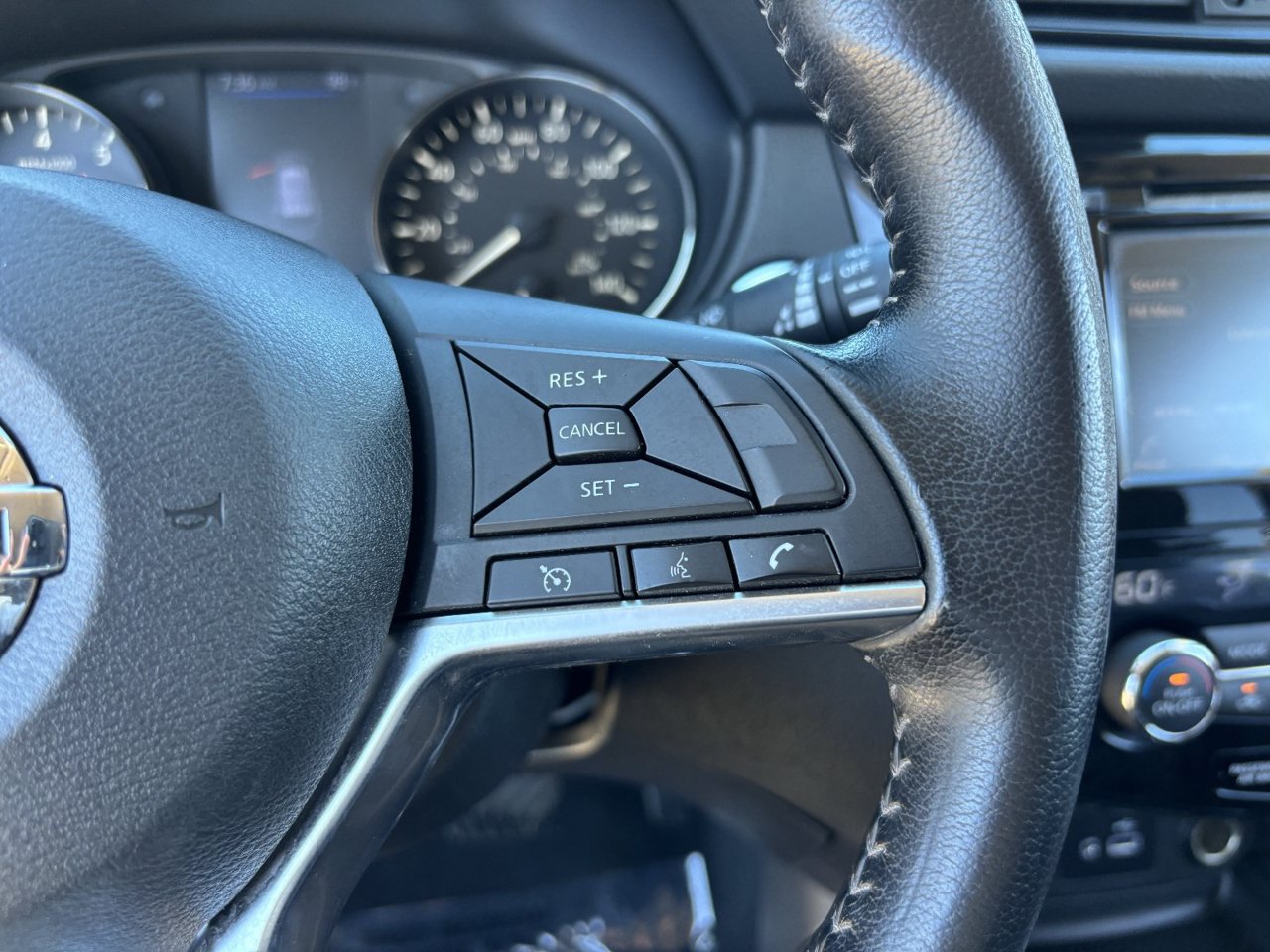 Used 2020 Nissan Rogue SV FWD image 26