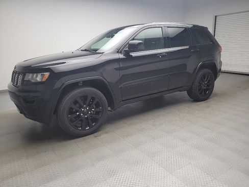 Used 2020 Jeep Grand Cherokee Altitude AWD/4WD image 2