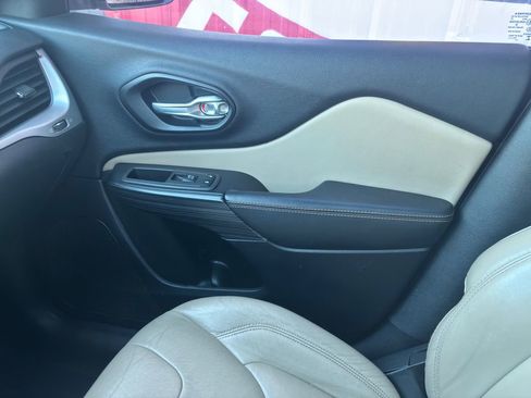 Used 2015 Jeep Cherokee Limited image 29