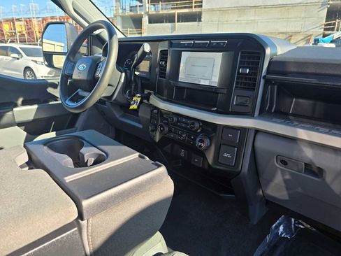 Used 2024 Ford F250 XLT w/ FX4 Off-Road Package image 12