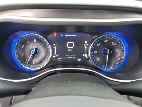 Used 2024 Chrysler Pacifica Touring-L FWD image 14