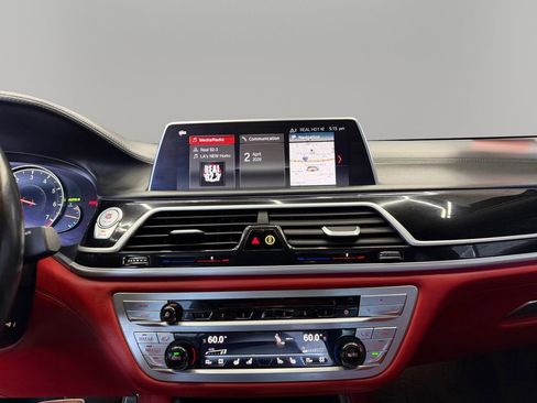 Used 2018 BMW M760i xDrive image 25