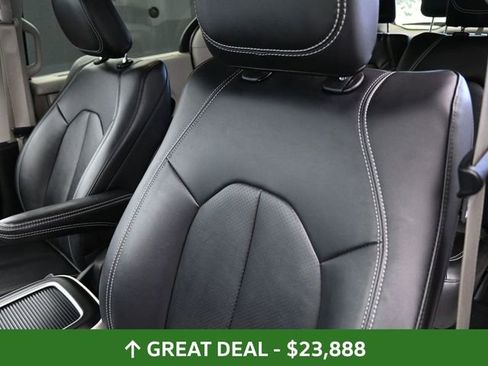 Used 2024 Chrysler Pacifica Touring-L FWD image 21