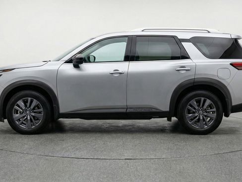 Used 2025 Nissan Pathfinder SV image 5