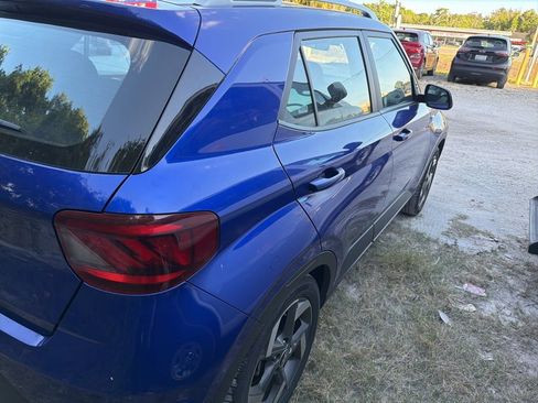 Used 2025 Hyundai Venue SEL FWD image 3