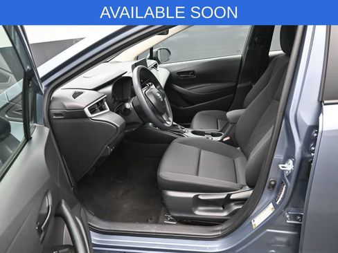 Used 2025 Toyota Corolla LE FWD image 9