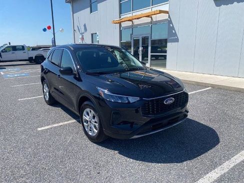 Certified 2023 Ford Escape Active w/ Tech Pack #2 AWD/4WD image 2
