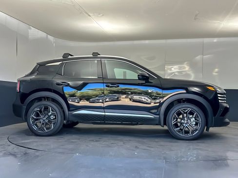New 2026 Nissan Kicks SR w/ SR Premium Package AWD/4WD image 2