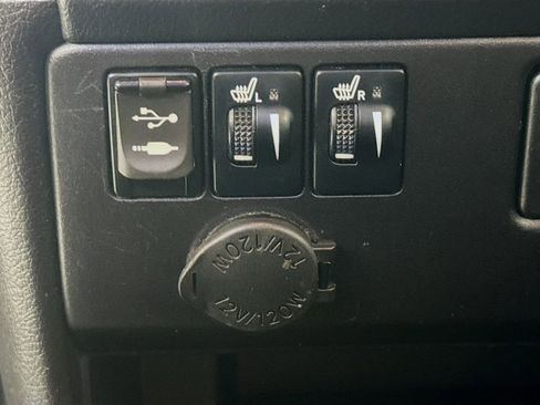 Used 2015 Toyota Sienna SE image 16