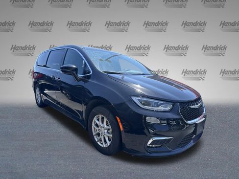 Used 2026 Chrysler Pacifica Select FWD image 2