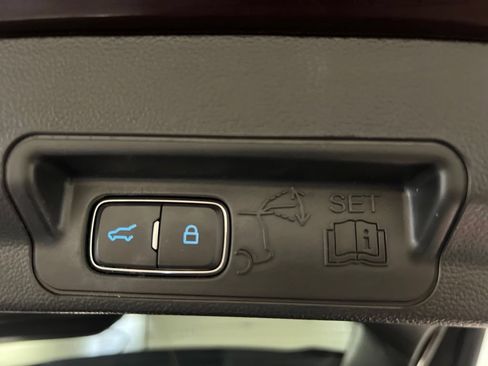 Certified 2023 Ford Explorer XLT w/ Equipment Group 202A AWD/4WD image 31