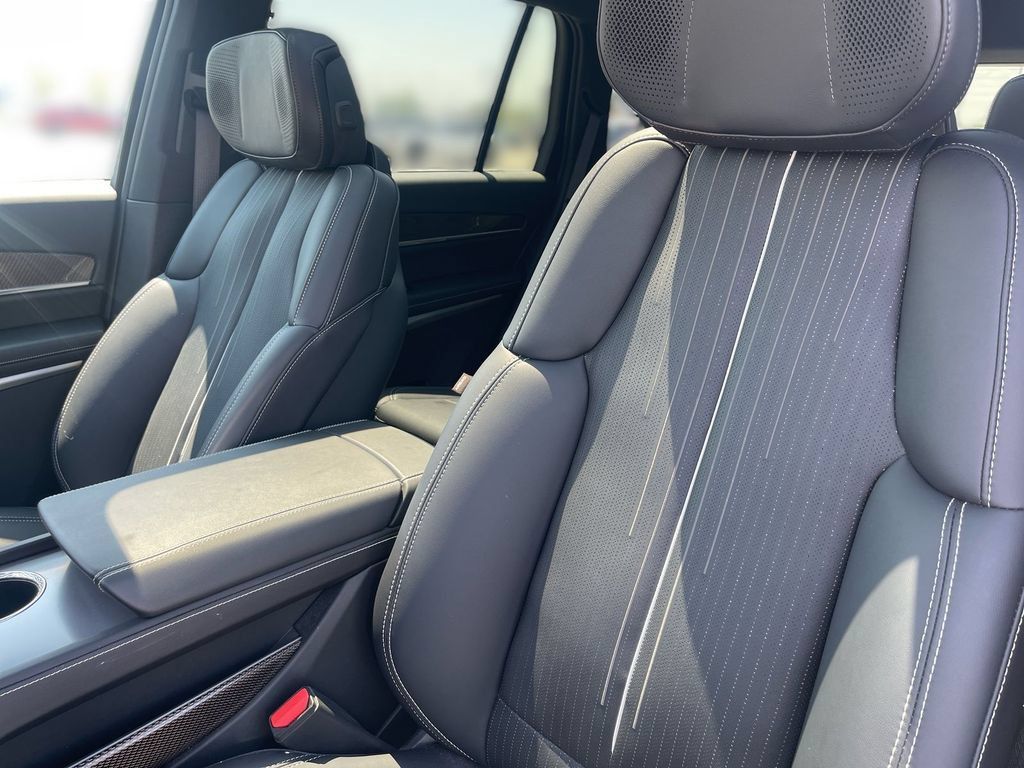 Certified 2026 Cadillac Vistiq Sport w/ LPO, Floor Liner Package AWD/4WD image 18