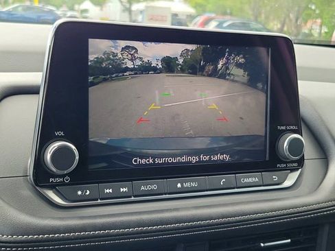 Certified 2025 Nissan Rogue SV FWD image 30