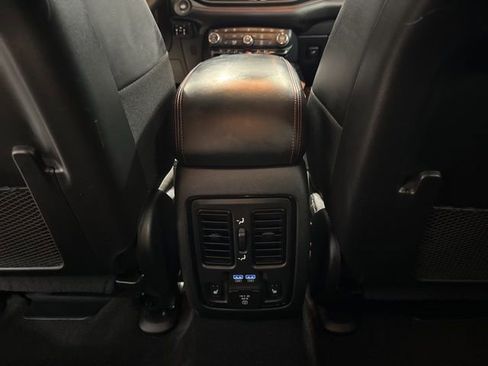 Used 2024 Dodge Durango GT image 38