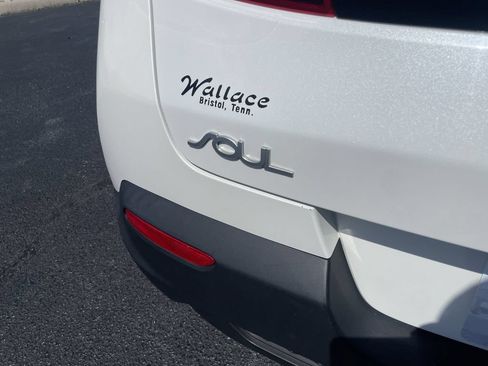 Certified 2022 Kia Soul LX w/ Technology Package FWD image 6