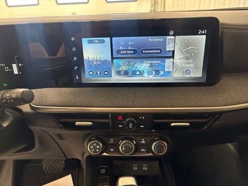 Used 2025 Nissan Kicks SV AWD/4WD image 19