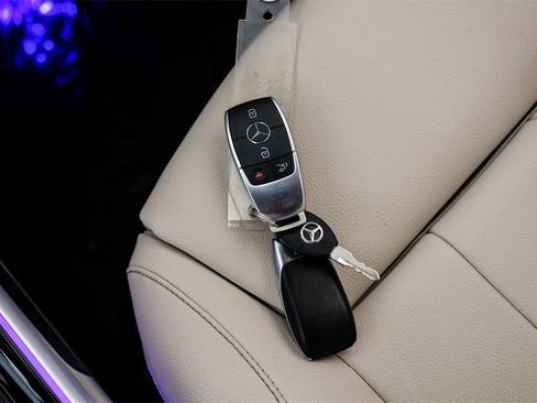 Used 2021 Mercedes-Benz GLB 250 w/ Premium Package image 63