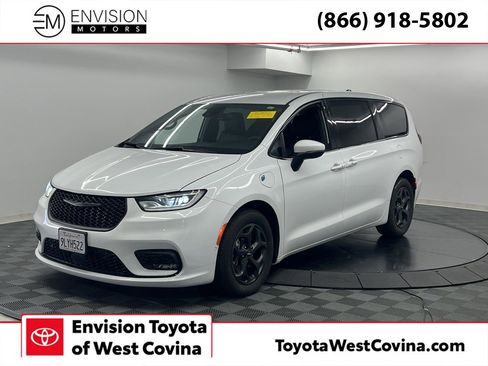 Used 2023 Chrysler Pacifica Touring-L w/ S Appearance Package image 1