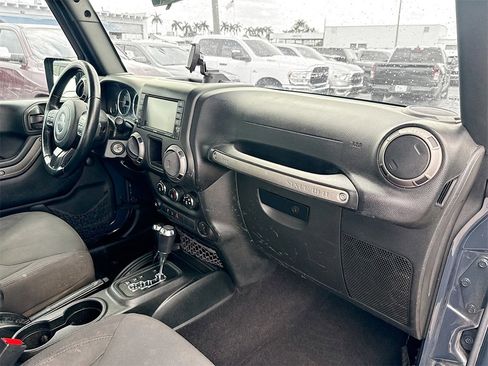 Used 2017 Jeep Wrangler Unlimited Sport w/ Connectivity Group image 33