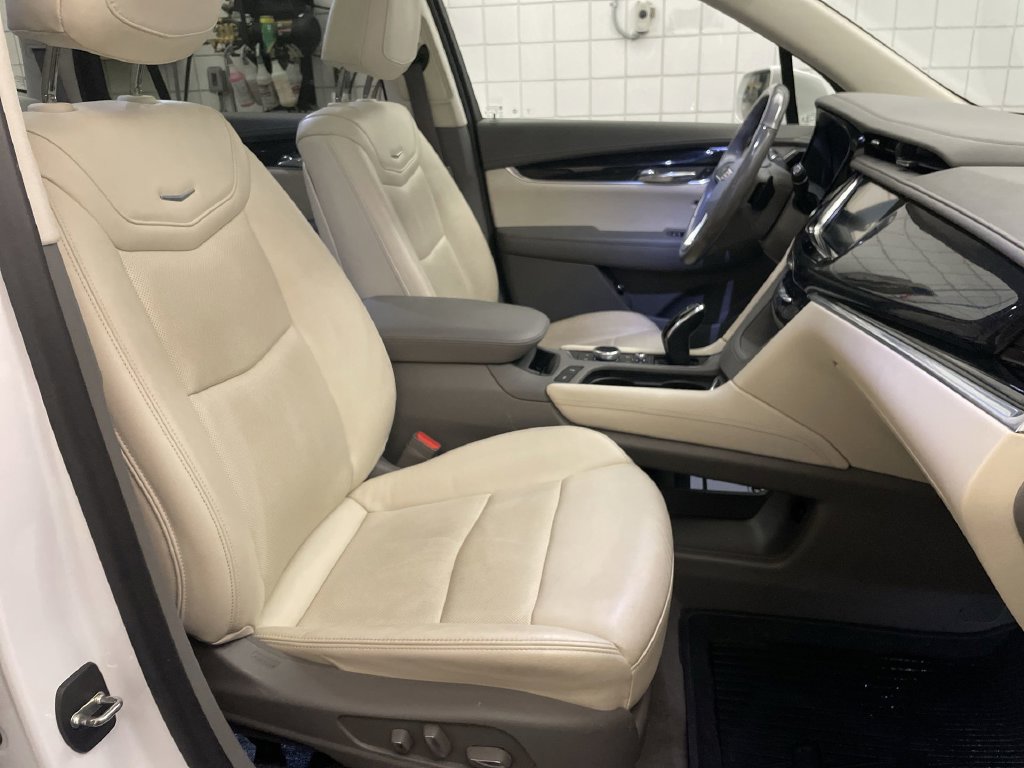 Used 2020 Cadillac XT6 Premium Luxury AWD/4WD image 22