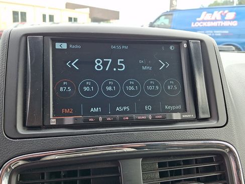 Used 2016 Dodge Grand Caravan SXT FWD image 17