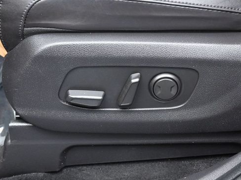 Used 2023 Kia Carnival LX w/ Paint Protection Package FWD image 12