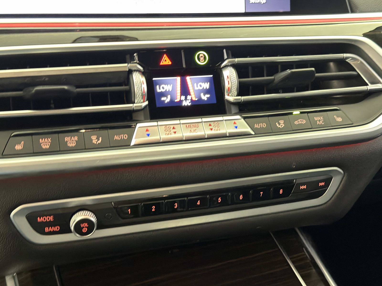 Used 2021 BMW X7 xDrive40i w/ M Sport Package AWD/4WD image 25
