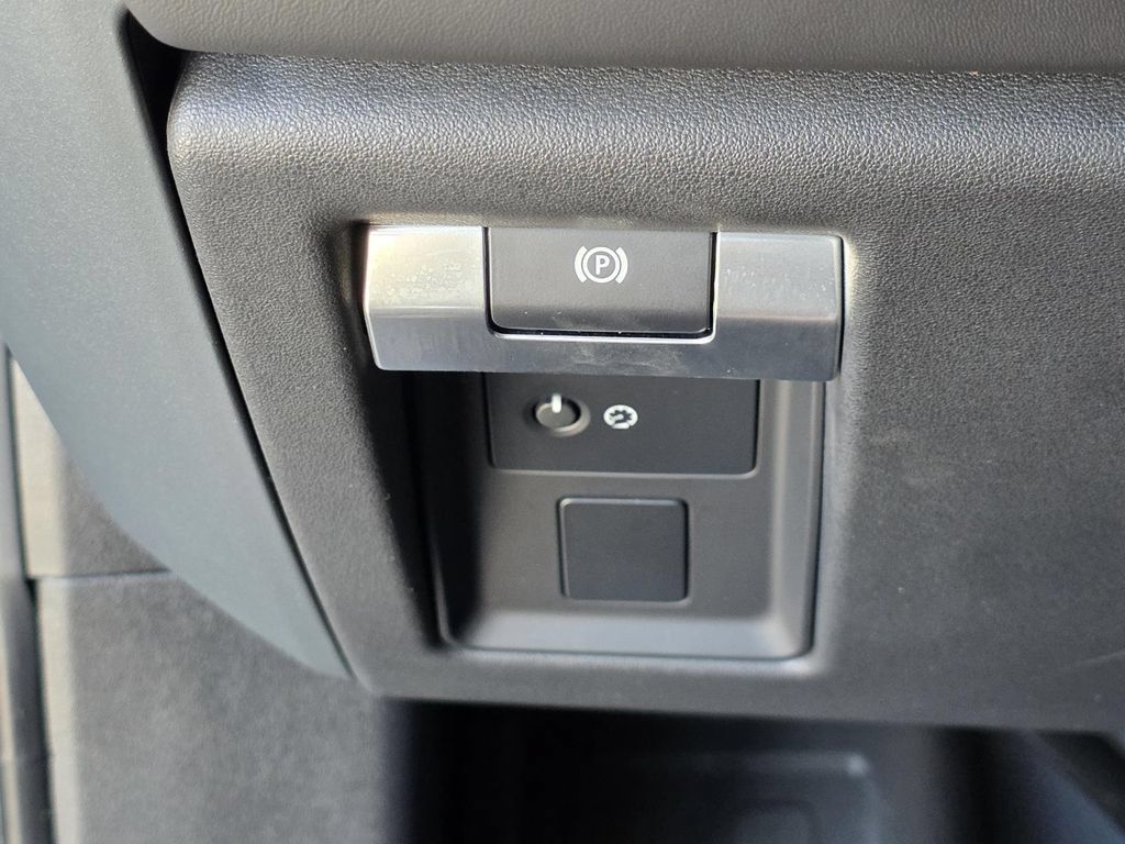 Used 2020 Land Rover Defender 110 X AWD/4WD image 32