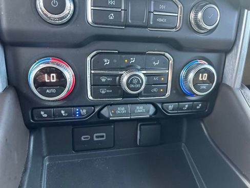 Used 2023 GMC Yukon SLT w/ SLT Premium Package RWD image 33