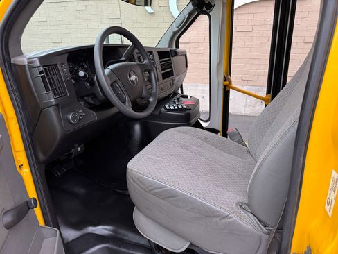 Used 2014 Chevrolet Express 3500 image 31