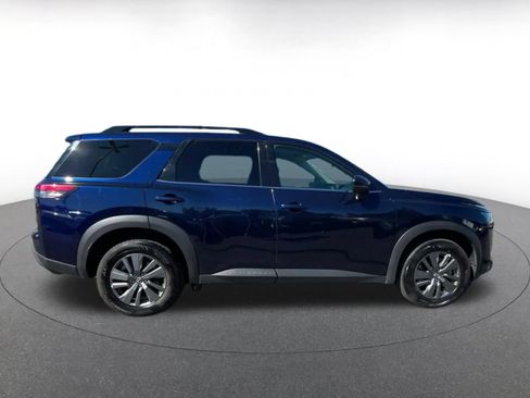 Used 2025 Nissan Pathfinder SV AWD/4WD image 16