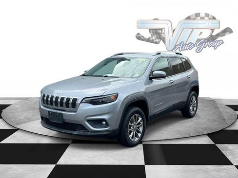 Used 2019 Jeep Cherokee Latitude Plus w/ Comfort/Convenience Group AWD/4WD image 2