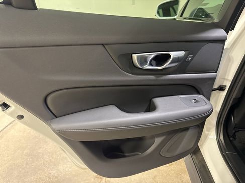 Used 2024 Volvo V60 B5 Cross Country Plus image 20