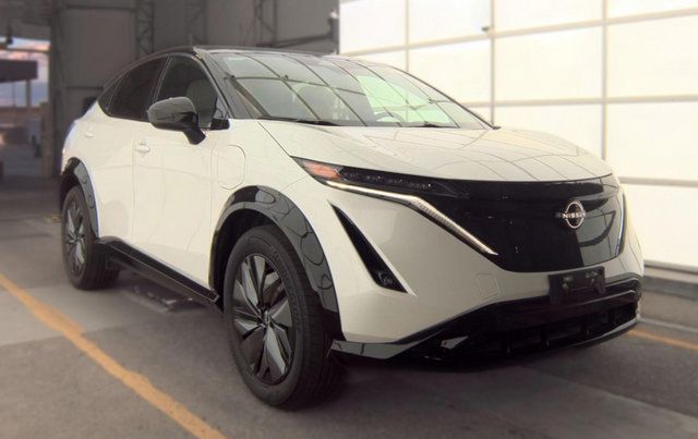 Used 2025 Nissan Ariya AWD image 3