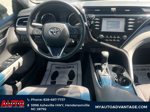 Used 2018 Toyota Camry LE FWD image 9