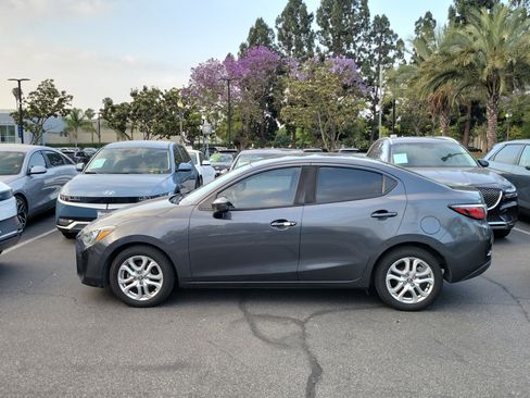Used 2017 Toyota Yaris iA FWD image 2