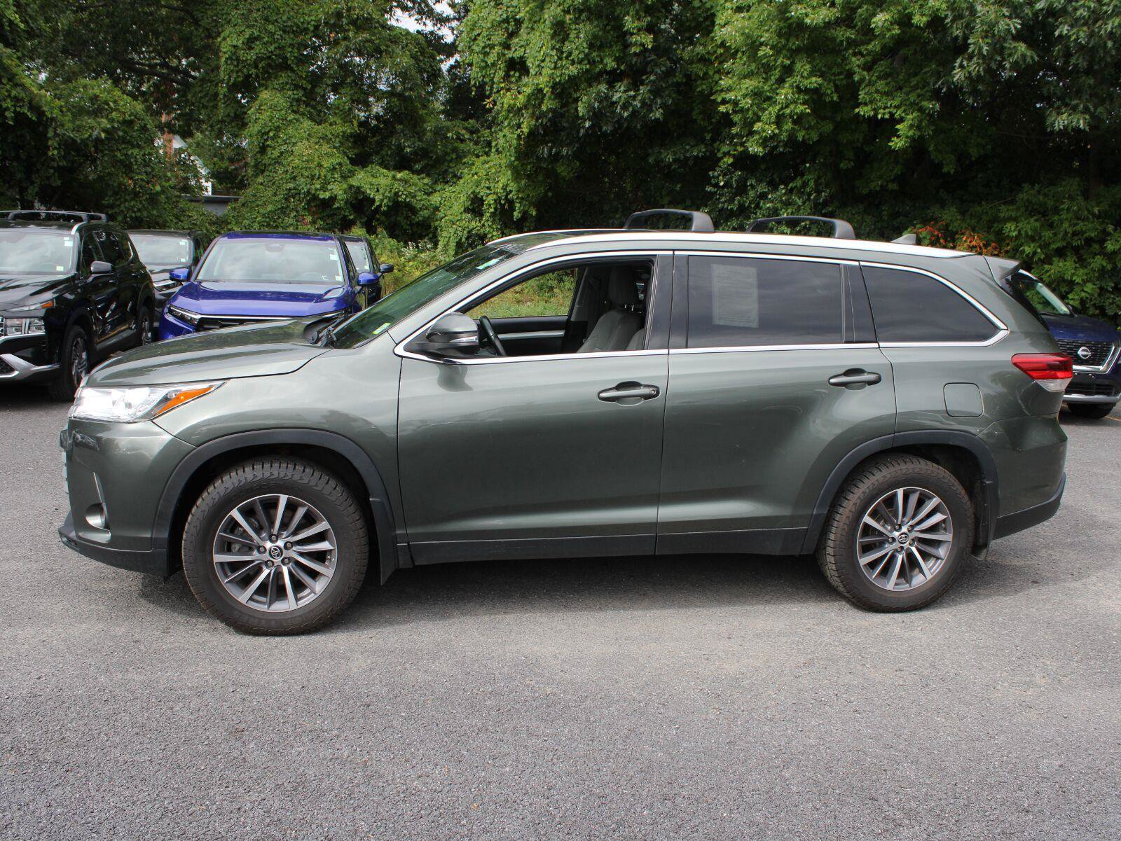Used 2019 Toyota Highlander XLE AWD/4WD image 5