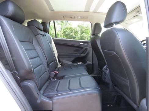 Used 2018 Volkswagen Tiguan SEL Premium AWD/4WD image 16