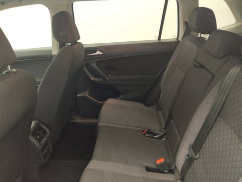 Used 2020 Volkswagen Tiguan S image 18