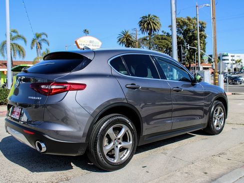 Used 2018 Alfa Romeo Stelvio AWD image 6