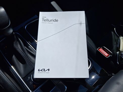 Used 2024 Kia Telluride EX w/ EX Captain's Chair Package image 33